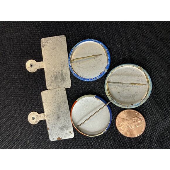 Vintage Lot of 5 Humphrey Pins with Muskie - Picture 4 of 5